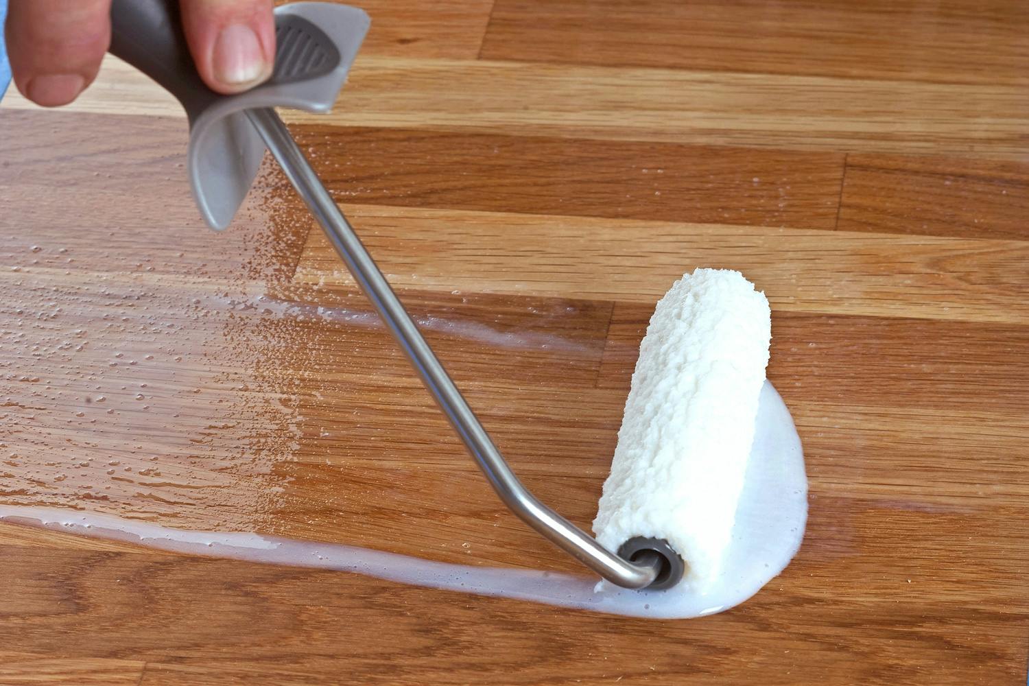 Slik beskytter du eiketre med møbellakk Møbellakk